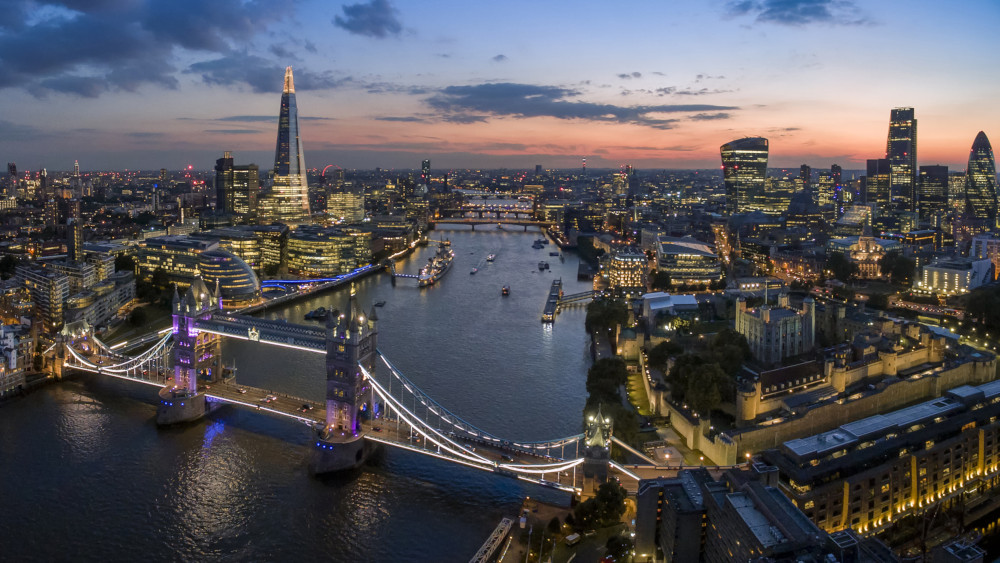 A picture of the City Of London at night